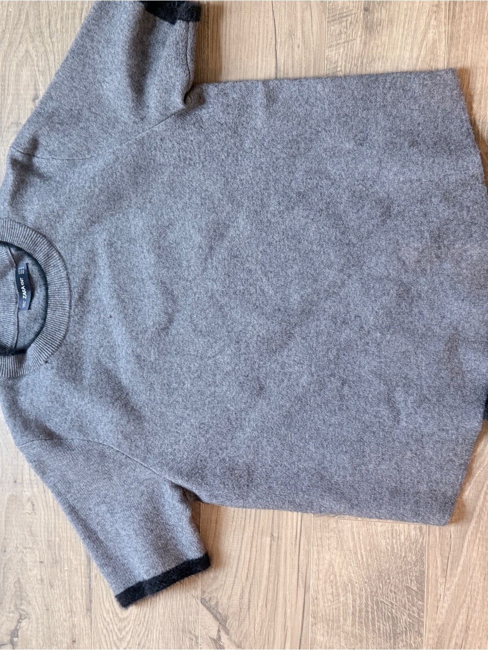 Zara Gray Knit Short-Sleeve Sweater and skirt set with Black Trim Accents- L/XL - Picture 2 of 6